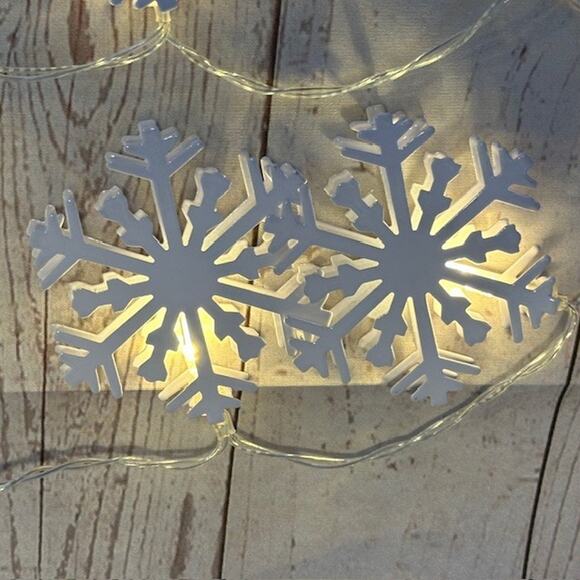 10 LED Snowflake String Snowflake Lights White Battery Operated 4ft - Picture 5 of 6